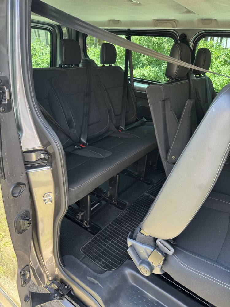 Wynajem Bus Vip 9 osób Diesel 170 KM Automat Wypożyczalnia Busów