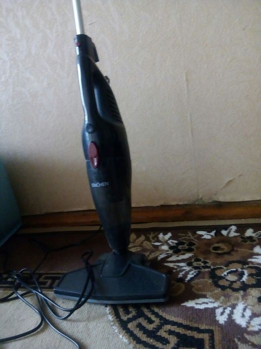 Пылесос вертикальный