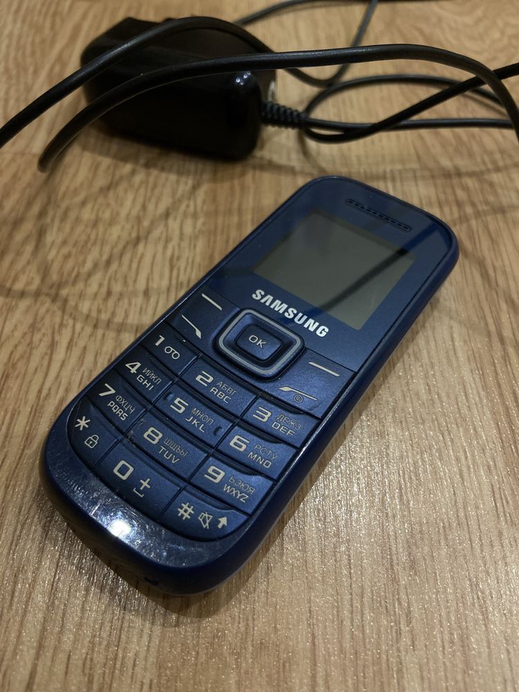 Мобильный кнопочный телефон Samsung Gt-e1080i