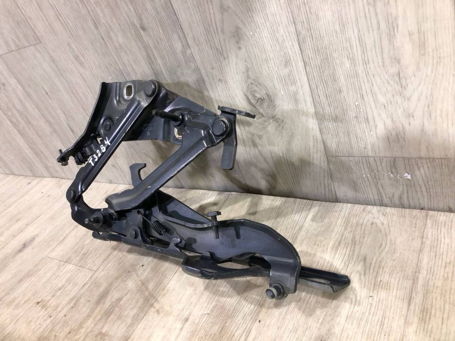 Петля капота левая Audi A6 C7 (2014-2018 г.) кріплення капоту