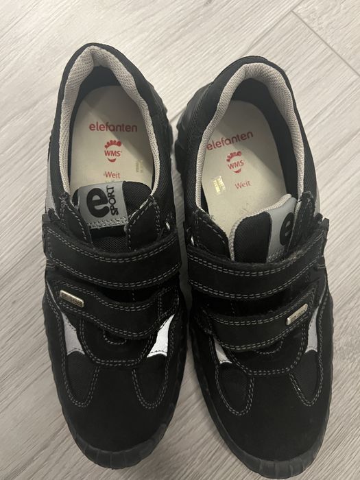 Натуральні  кросівки