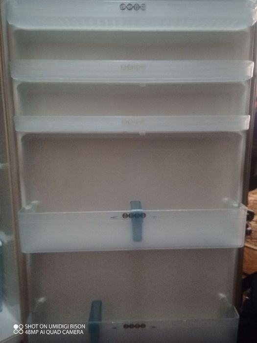 Холодильник Sharp на 535 літрів