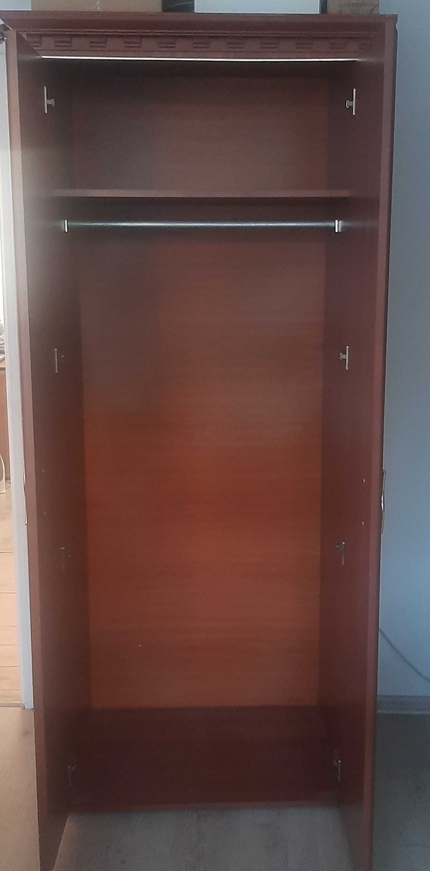Szafa ubraniowa z półką i drążkiem