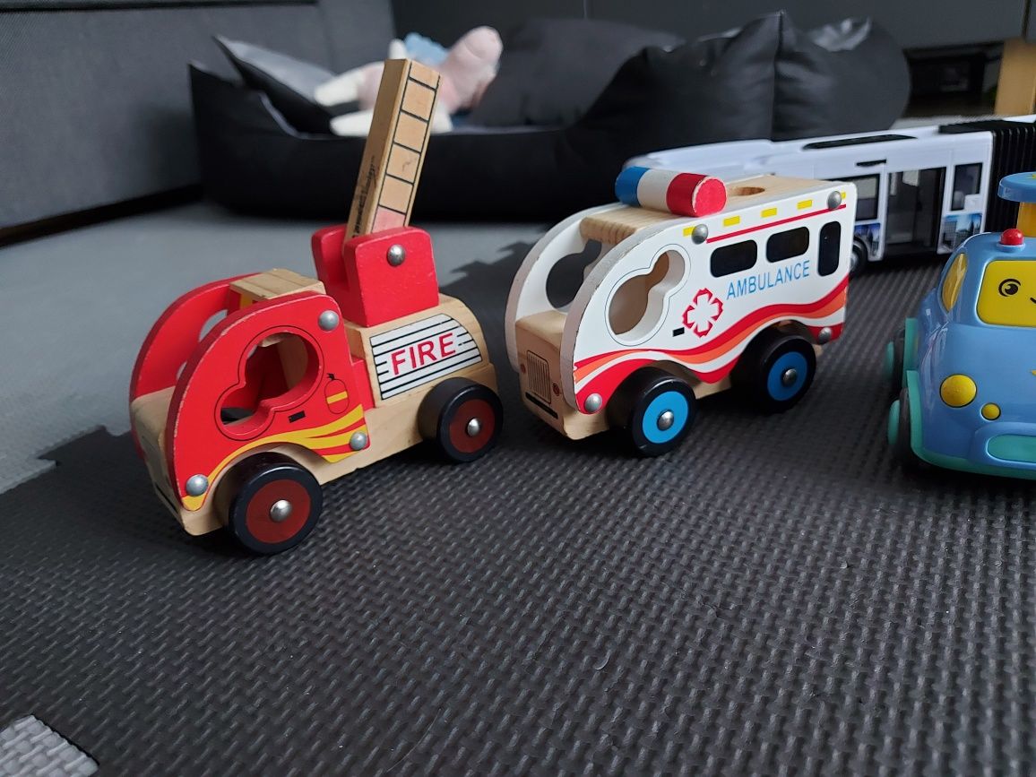 Paka zabawek zestaw aut samochody straż policja drewniane sterowane