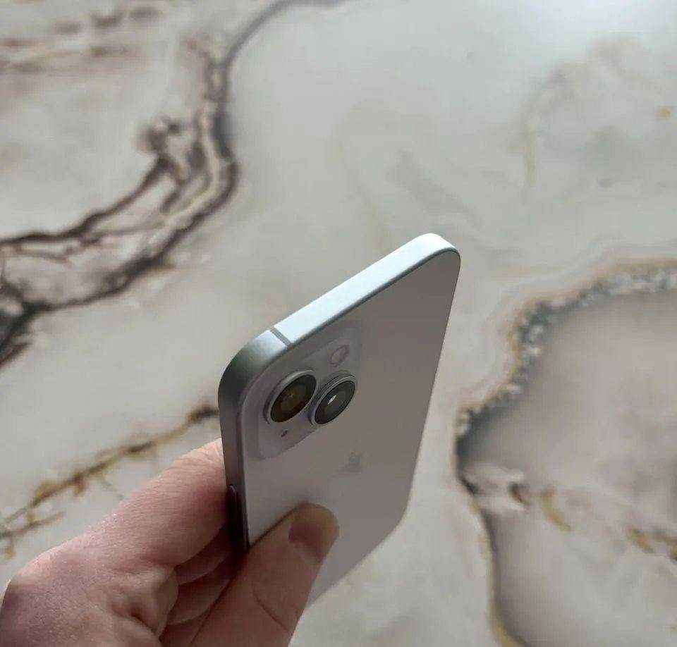 iPhone 15, 256 ГБ