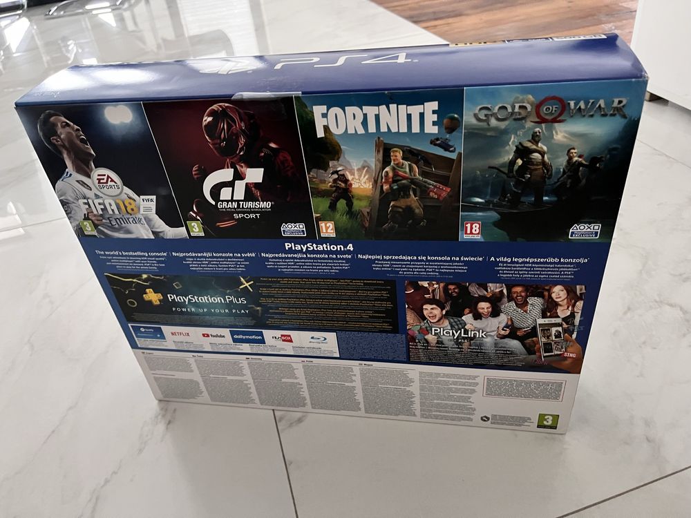 Konsola PlayStation 4
