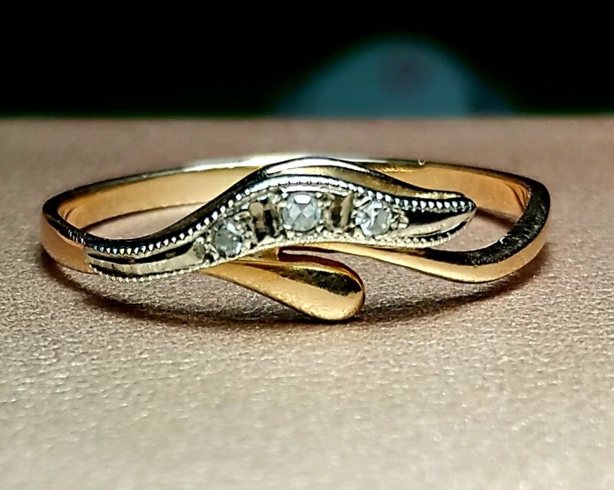 Кольцо с бриллиантами вес 1.38 грам