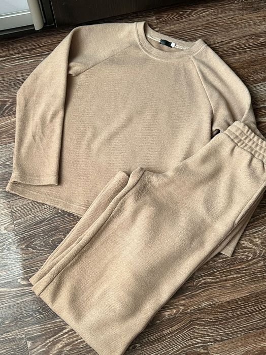 Костюм для дівчинки підлітка