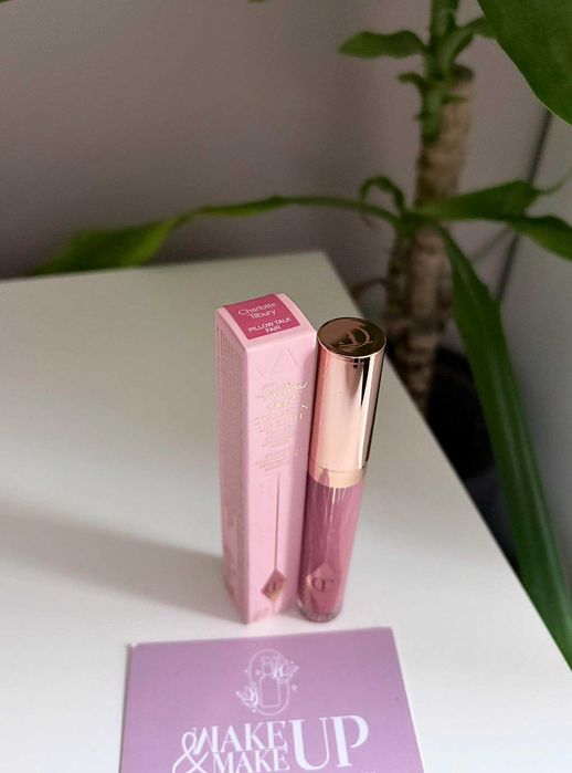 Charlotte Tilbury z serii Collagen Lip Bath Pillow Talk Fair
