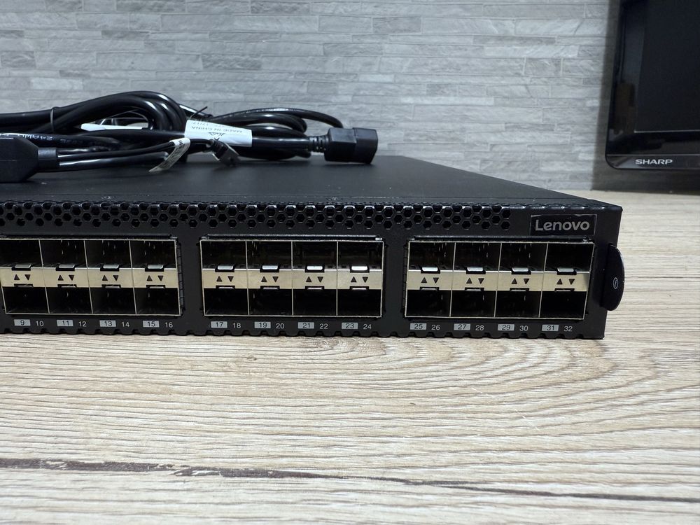 мережевий комутатор Lenovo ThinkSystem NE1032