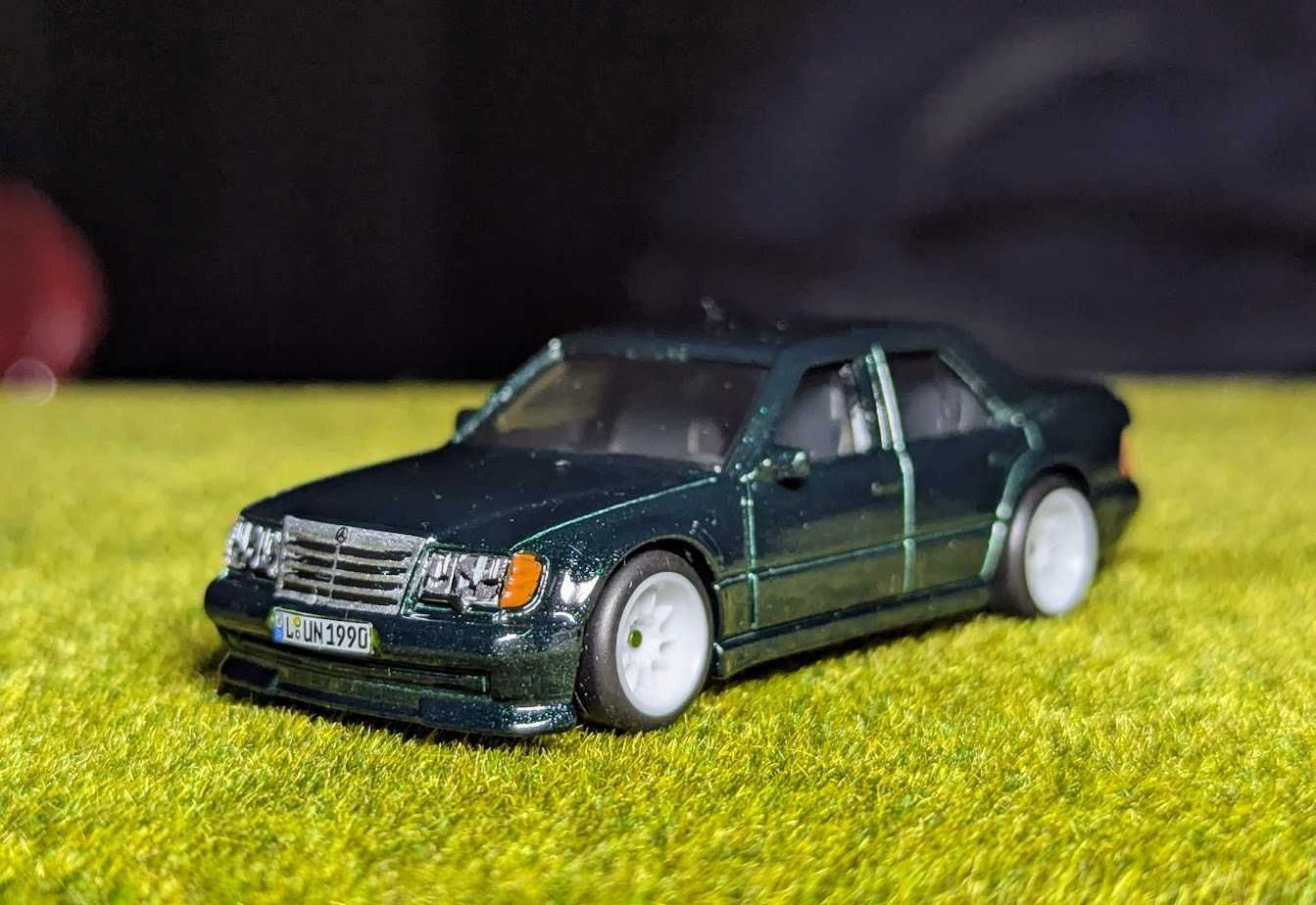 Hot Wheels Mercedes-Benz 500 E + Custom White