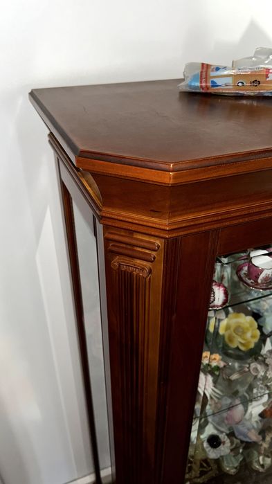 Pequena cristaleira em cerejeira (120x55 cm)