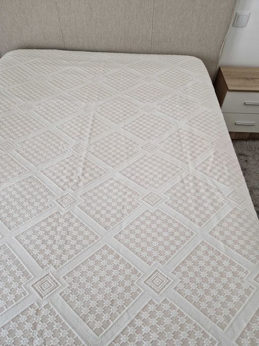 Vendo colcha de cama de casal