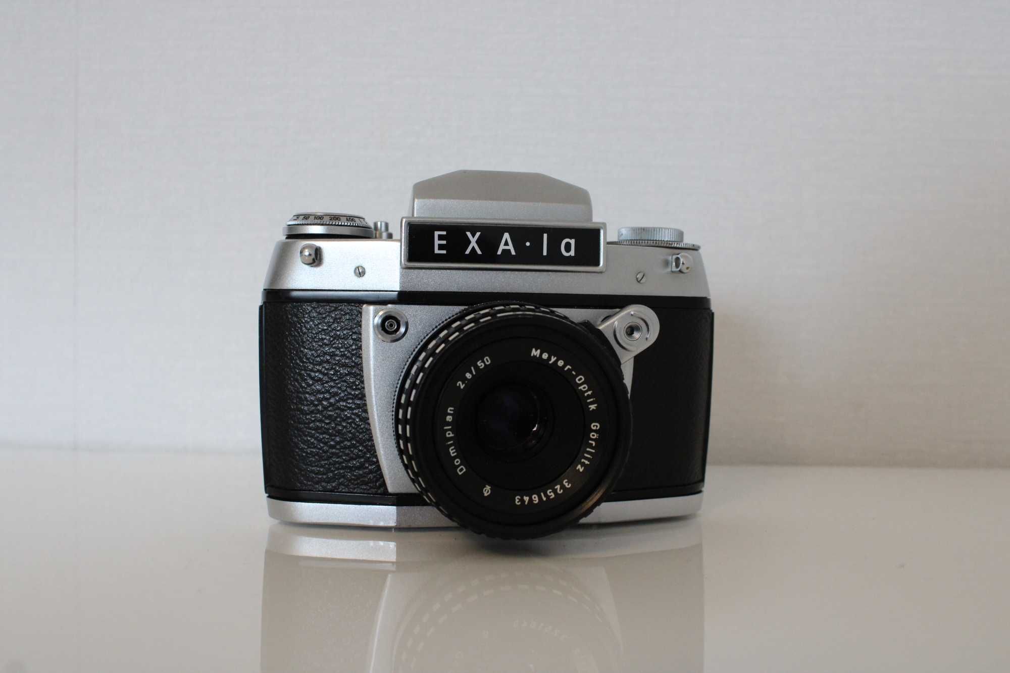 Aparat analogowy Exa 1a z obiektywem Meyer-Optik Domiplan 50mm