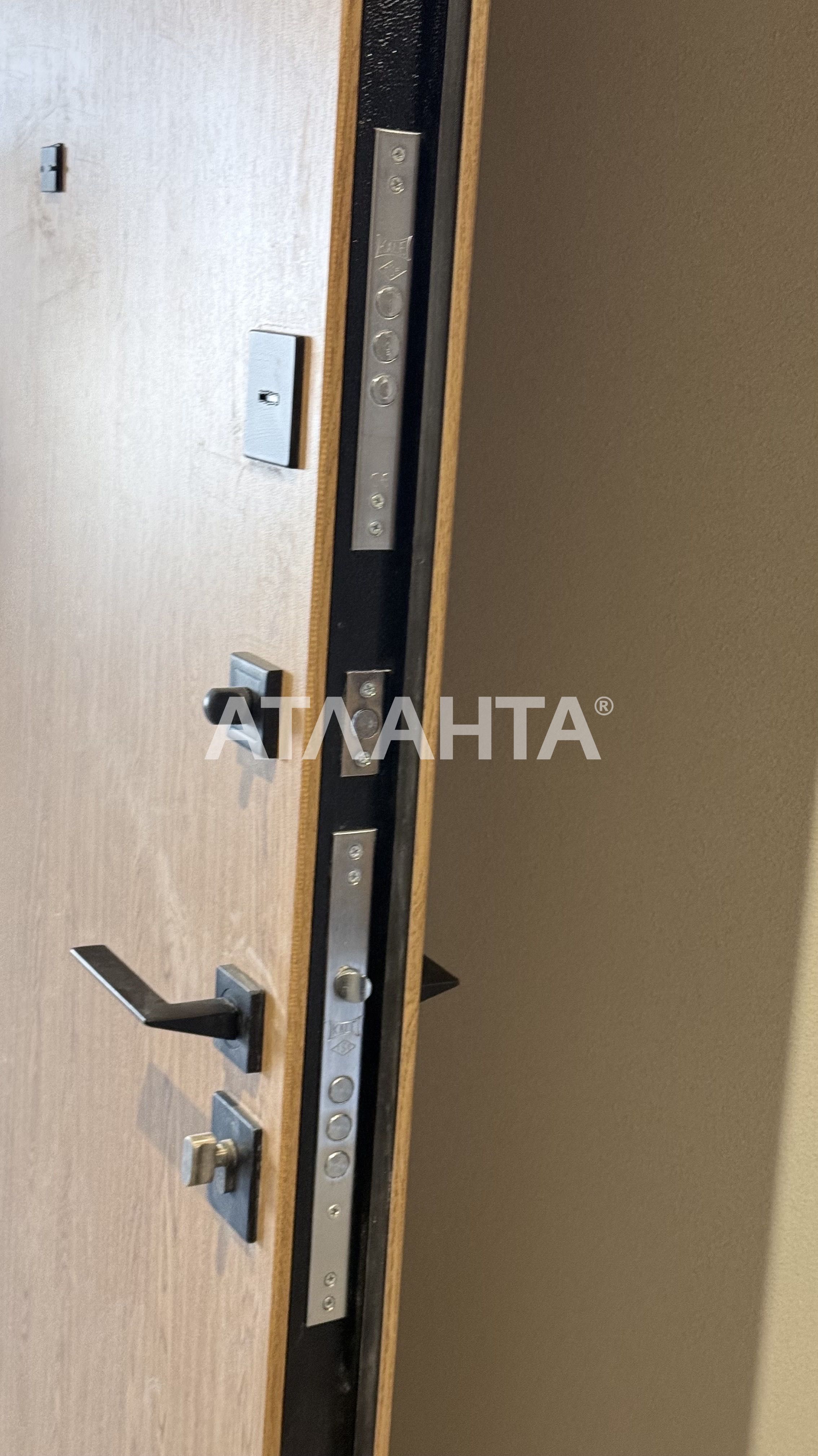 В продаже 3 комнатная кв панорамные окна центр города М Арнаутская
