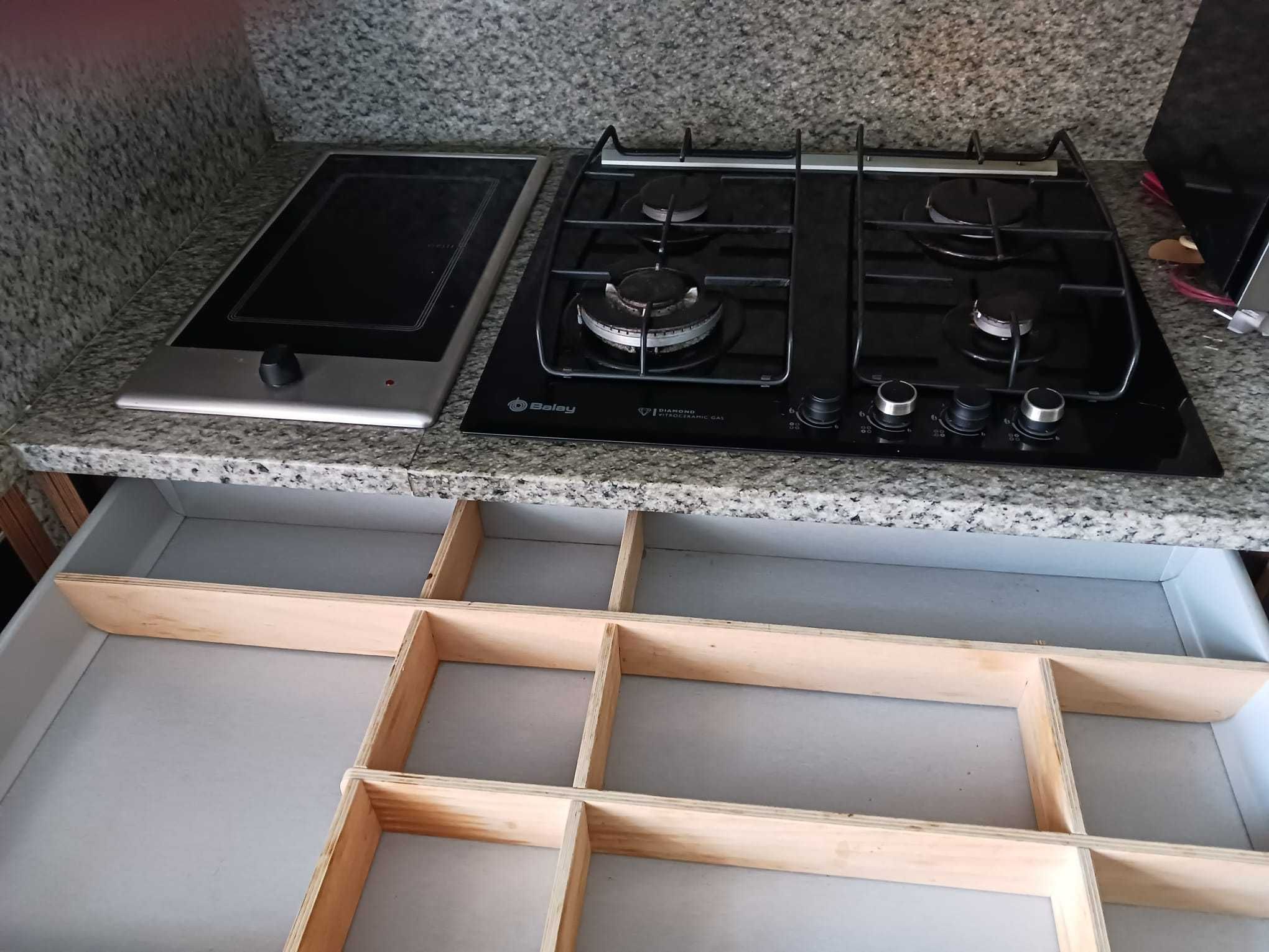 Móveis de cozinha (completa) equipada com eletrodomésticos Balay