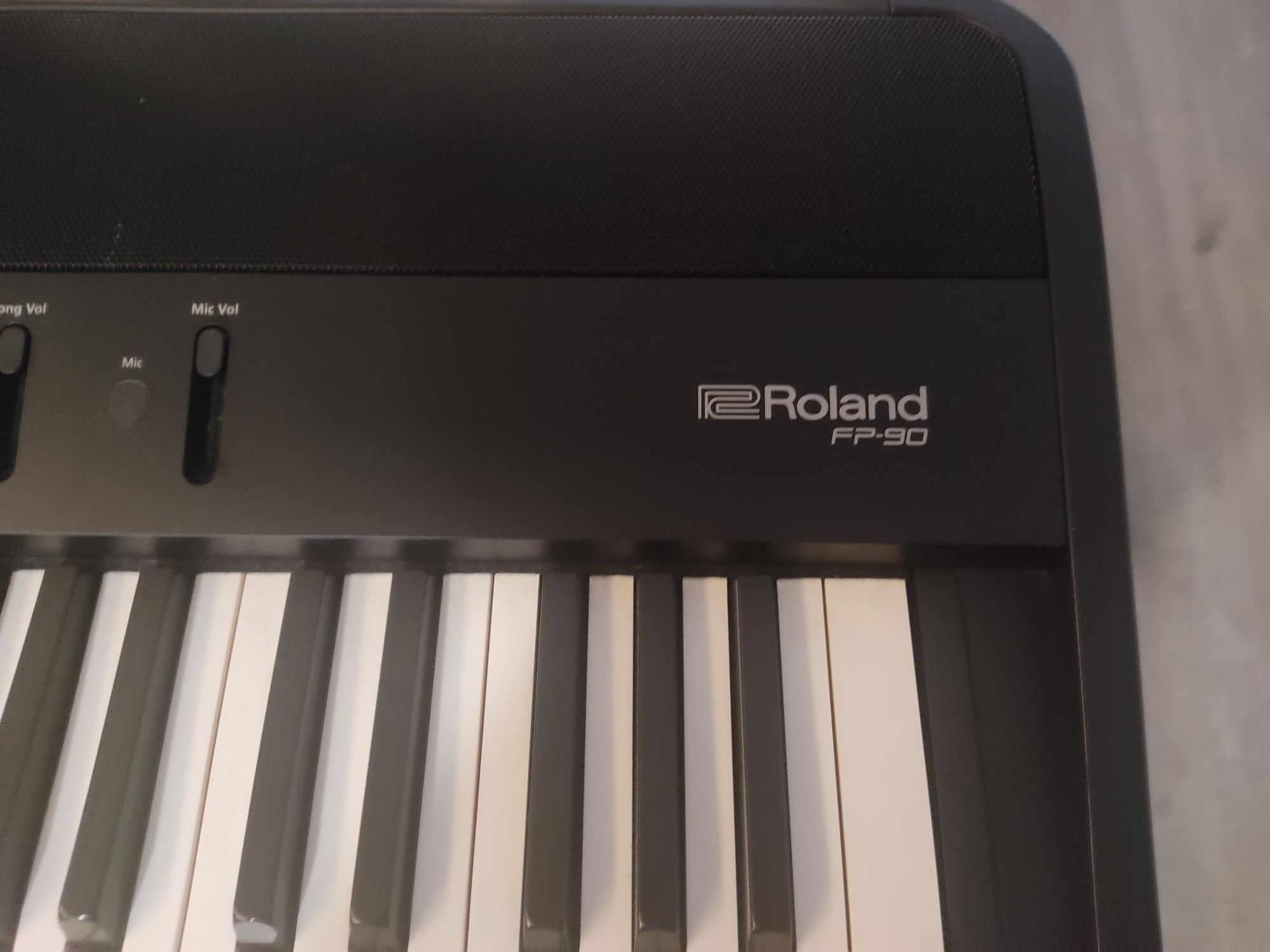 Piano Roland FP-90 com banco