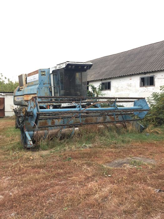 Комбайн зернозбиральний КЗС-9-1 "Славутич"