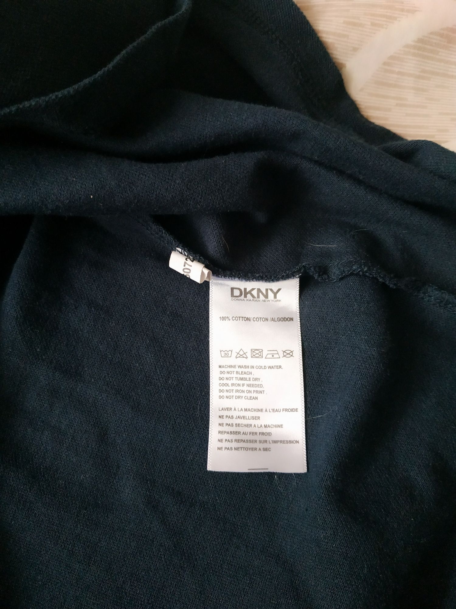 Продам мужскую футболку поло DKNY