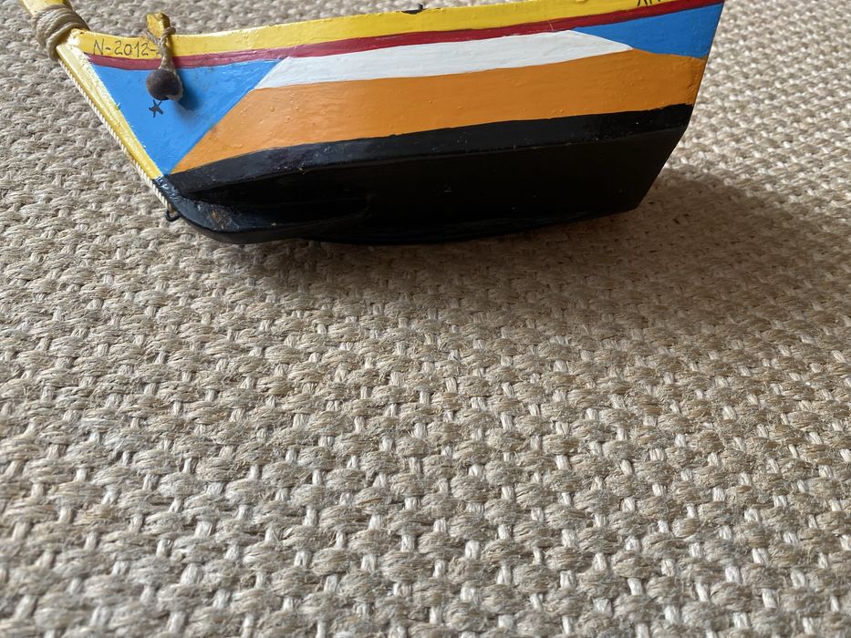 Miniatura em madeira,de barco típico da Nazaré