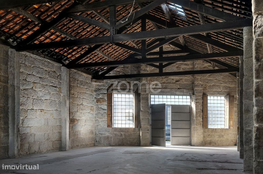 Armazém (12) De Arq. Rústica Com Logradouro Em Campanhã, Porto
