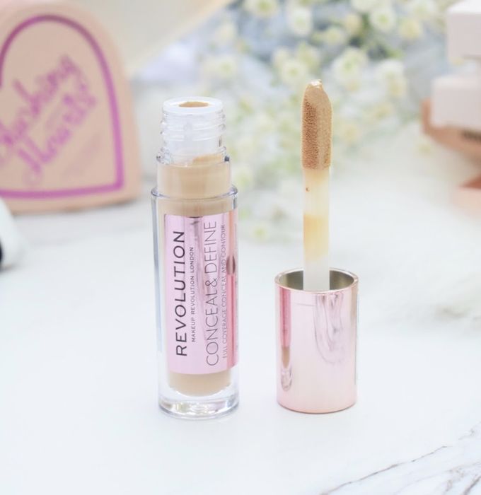 Korektor Conceal & Define Makeup Revolution