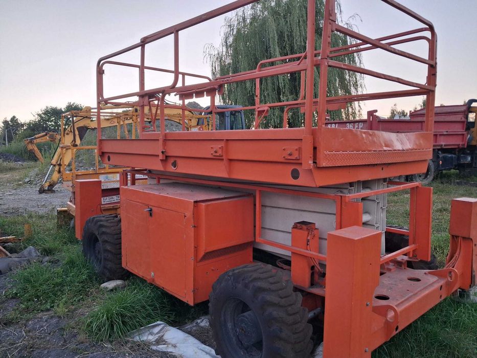 Podnośnik nożycowy 4X4, koszowy spalinowy JLG 33-RTS