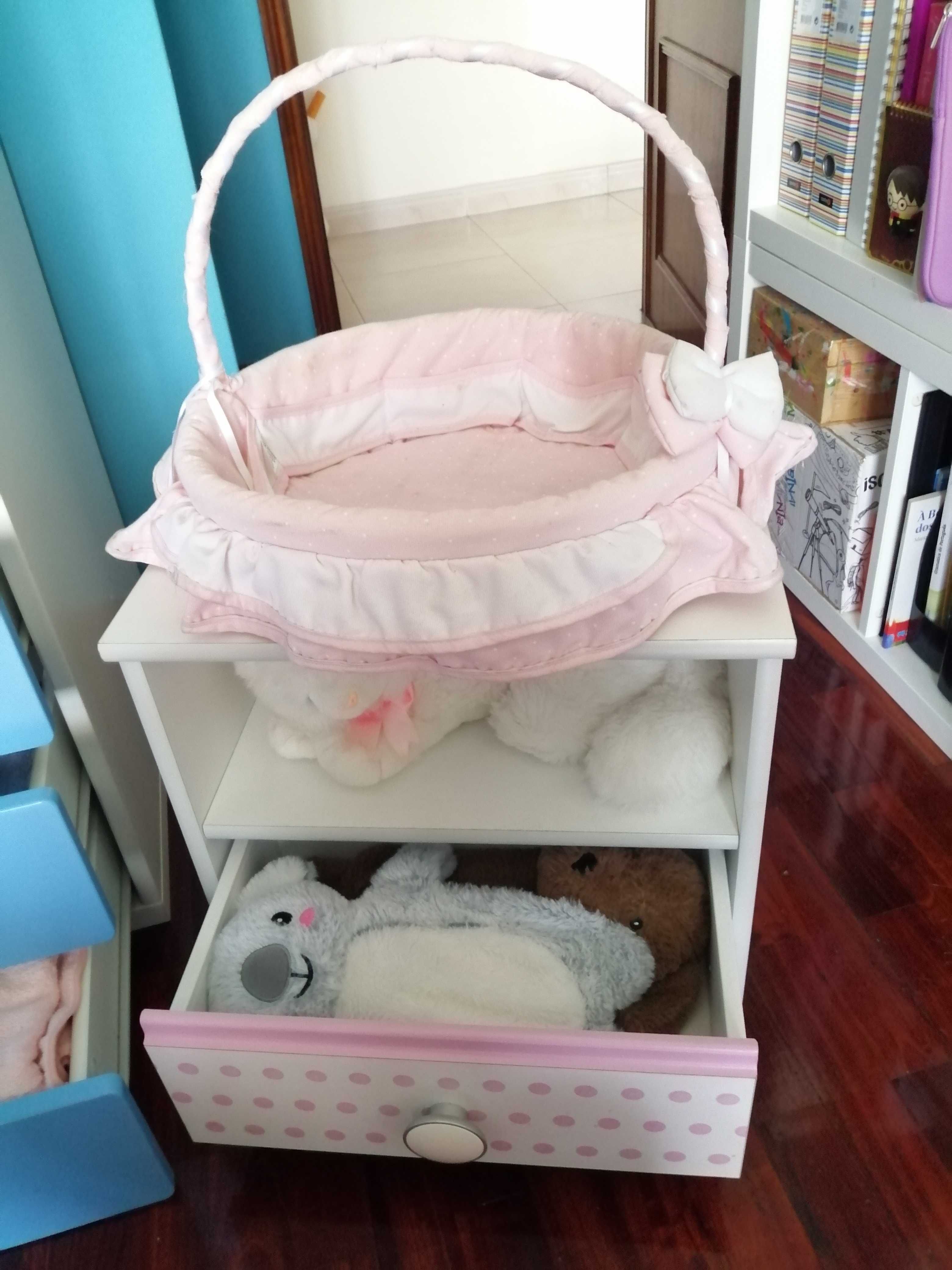 Armário de roupa + mesa de cabeceira infantil