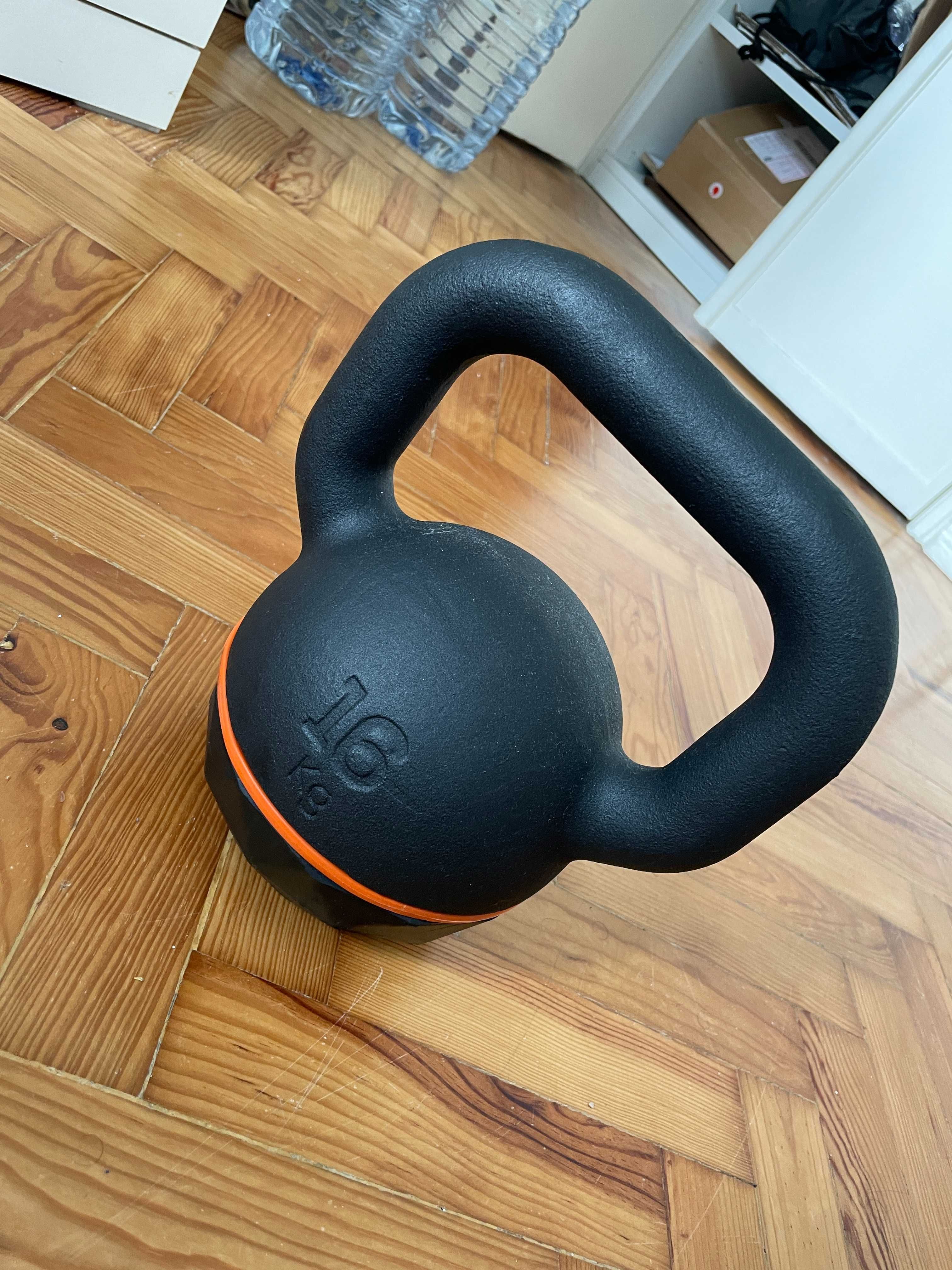 Kettlebell (16KG) e outros equipamentos desportivos