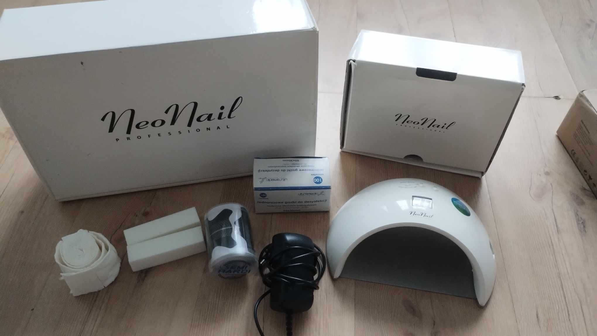 Zestaw startowy NeoNail z lampą, lakierami i innymi akcesoriami