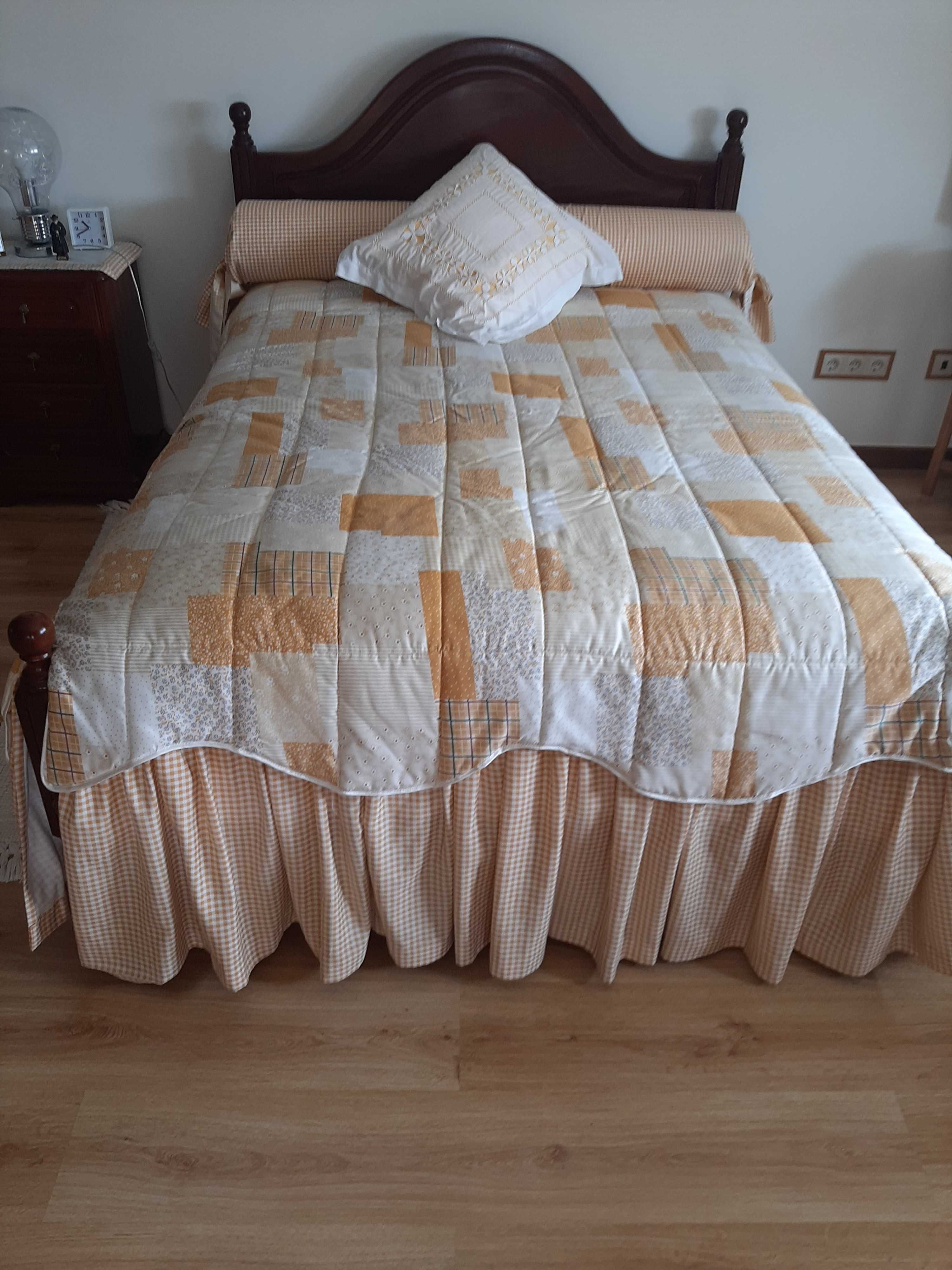 Quarto completo em mogno