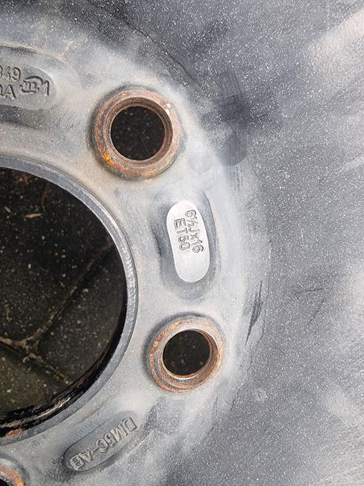 Koła, felgi, opony zimowe Ford 16 cali. Opony prawie nowe