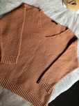 Sweter oversize M/L długi rękaw dekolt serek