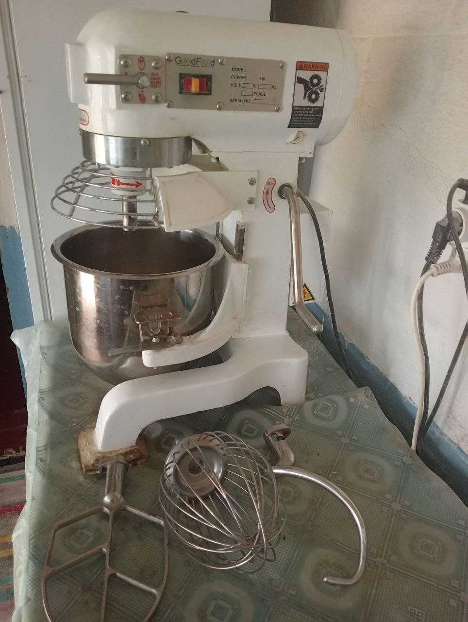 Продам тестомес, міксер з насадкою венчіка