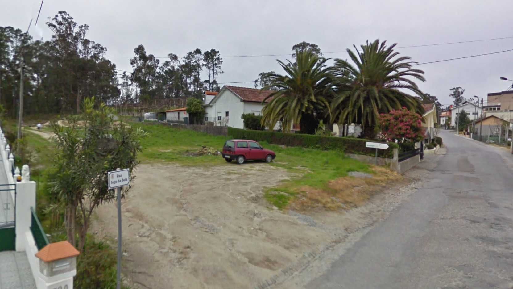 Terreno construção a 1,6KM do Centro de Lousada (2 artigos) 2200m2
