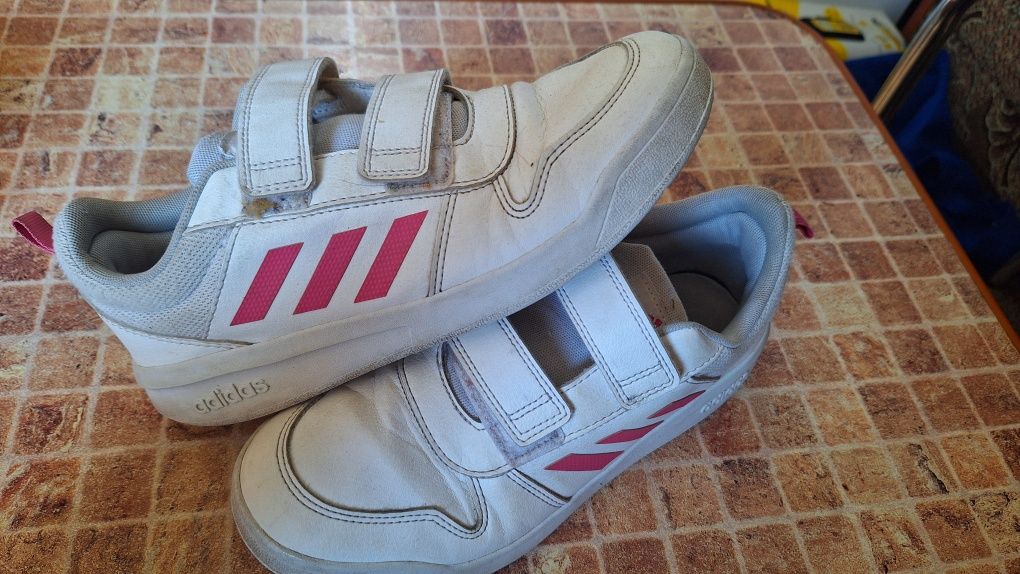 Кросівки для дівчинки  adidas