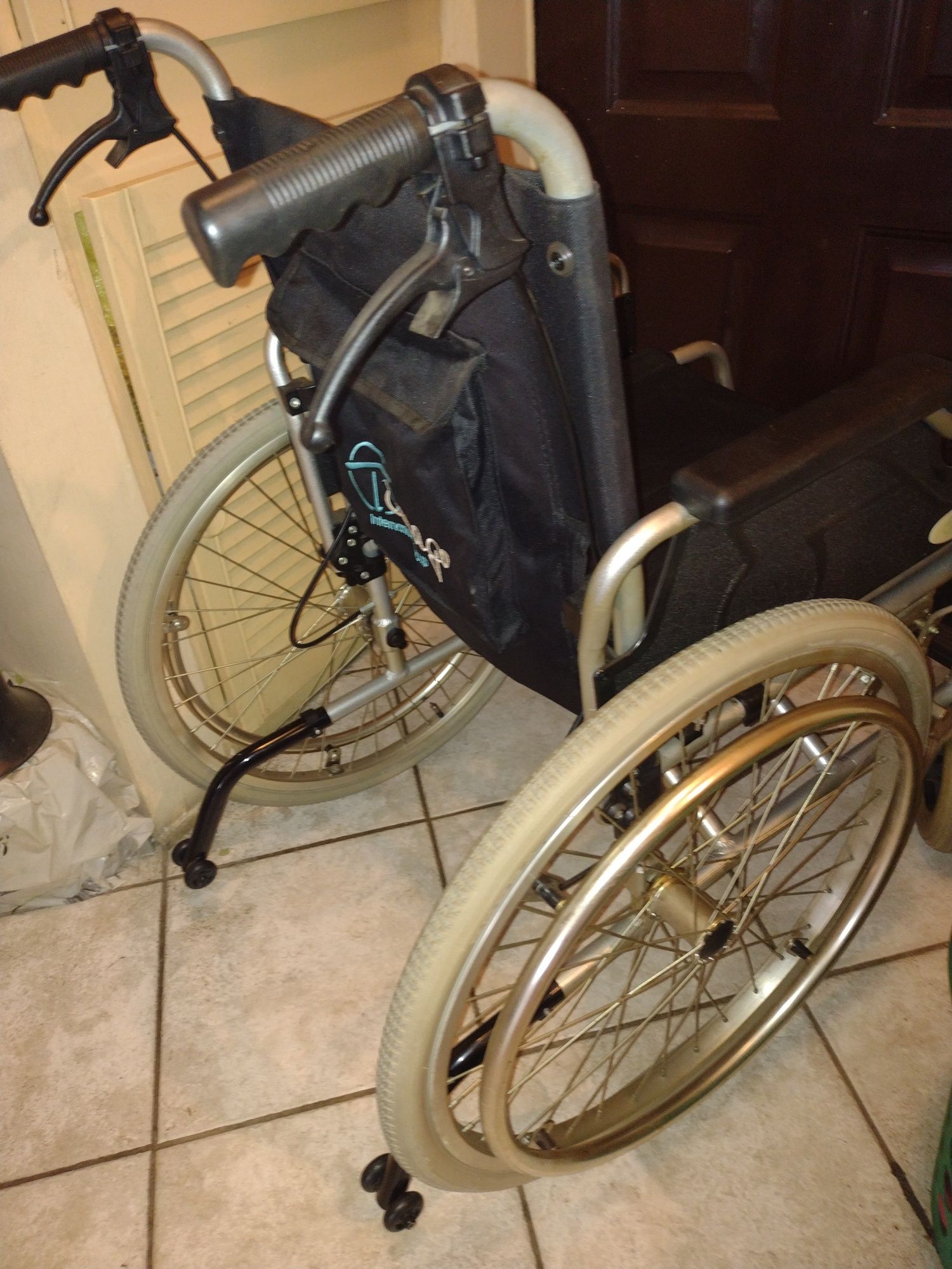 Wózek aluminiowy inwalidzki Timago.
