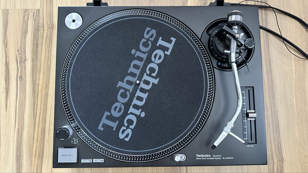 2x Technics SL-1210 MK2 gramofon + Behringer DJX700 mixer