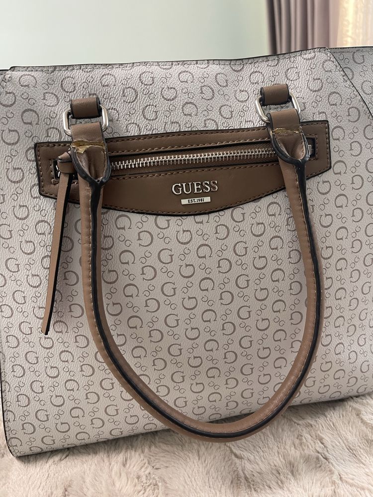 Сумка-шопер Guess