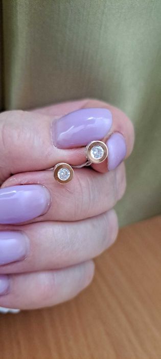 Серьги гвоздики  с камнями и золотой накладкой