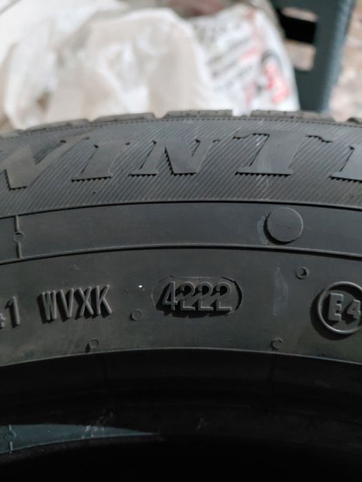 Продам комплект зимних колеса 225.60 R17 VIKING