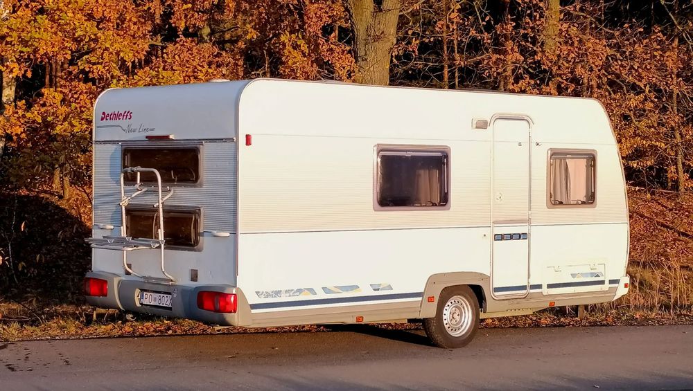 Dethleffs 490 TK Hobby 490 KMF  DMC 1300kg Piętrowe łóżka 3 pokoje 5/6 osób Zarejestrowana