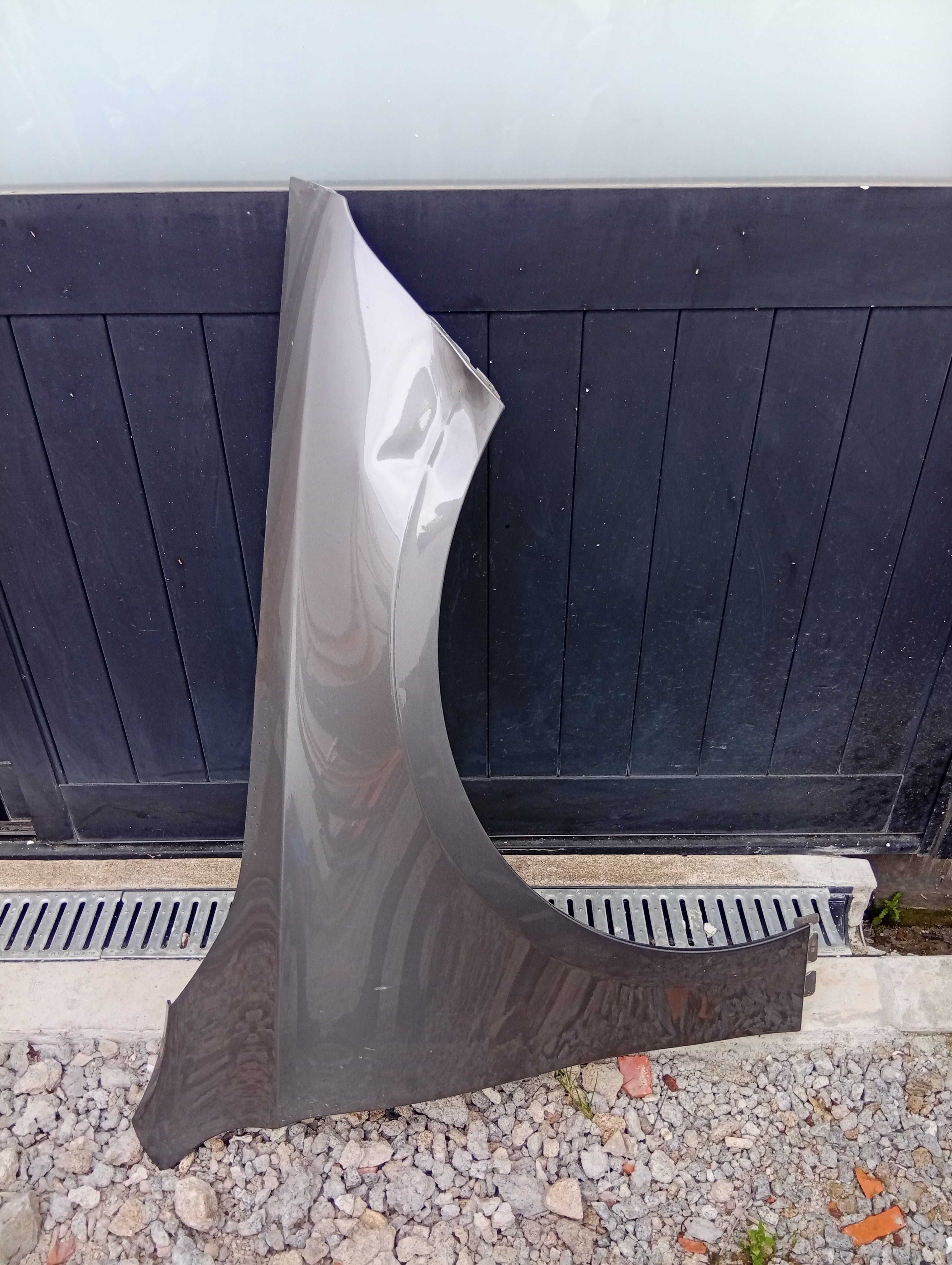 Guarda lamas direito Mercedes A w177