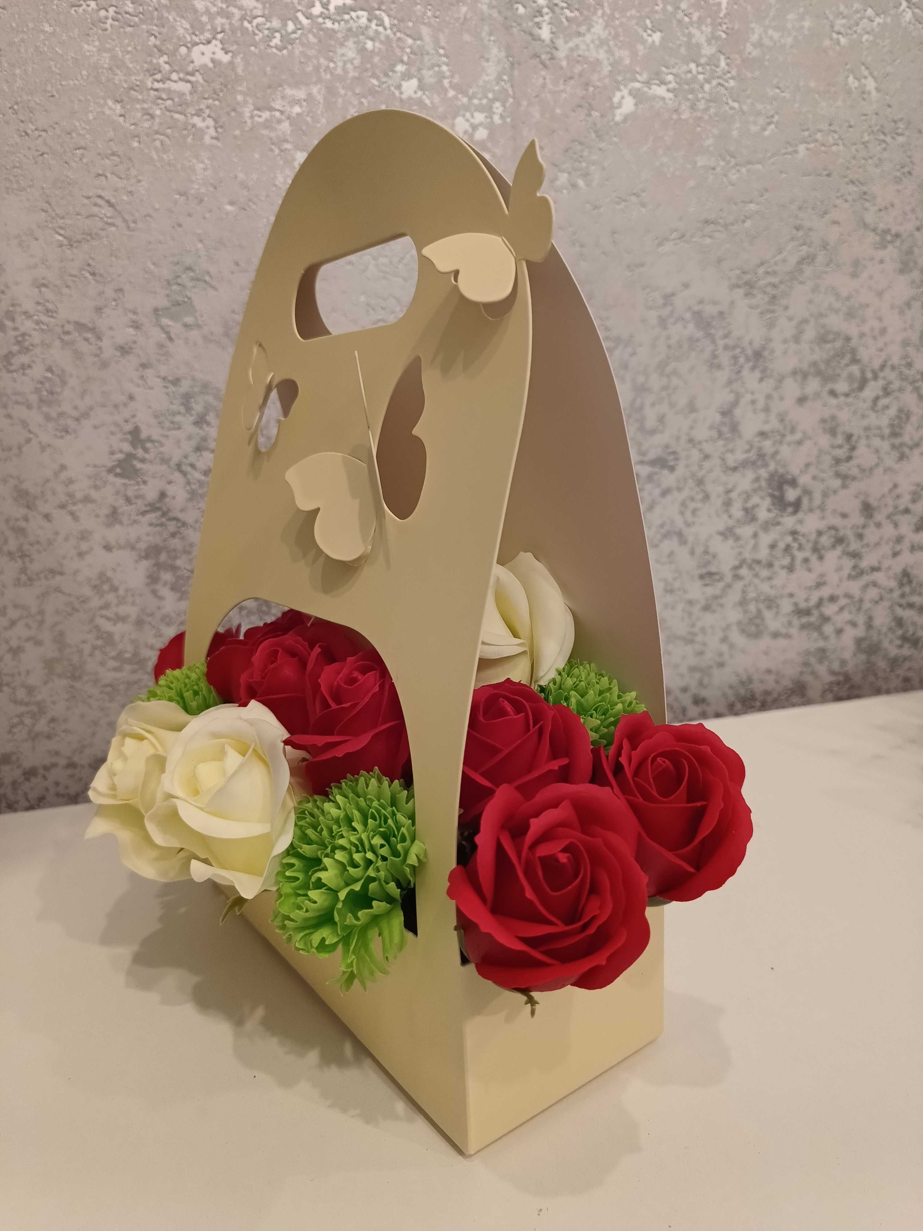 Koszyk Na Dzień Babci Kompozycja Kwiaty mydlane Róże