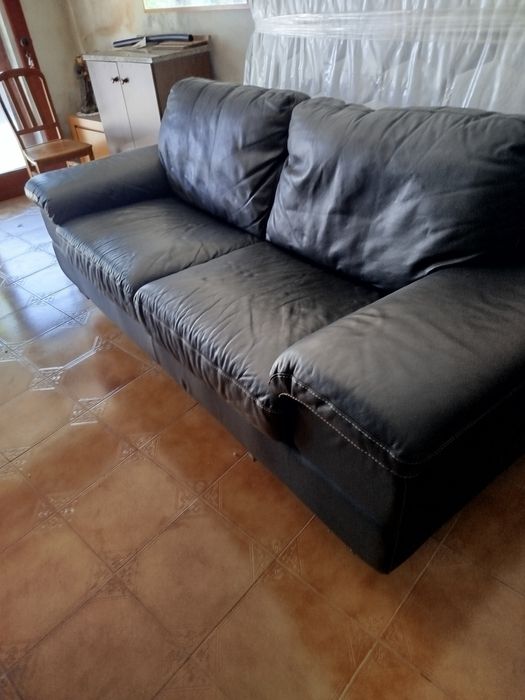 Sofá de pele preta