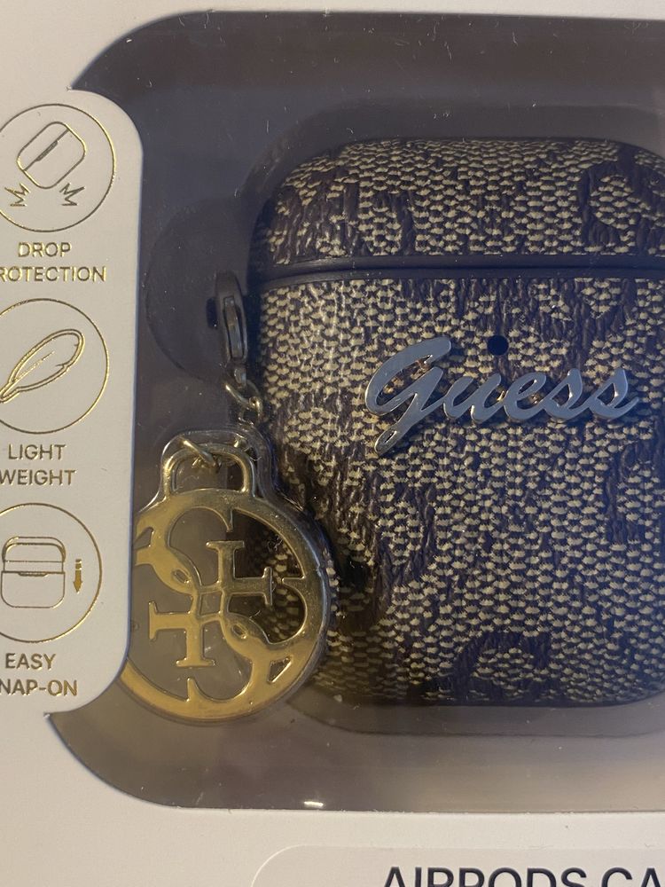 Etui Guess airpods 1/2