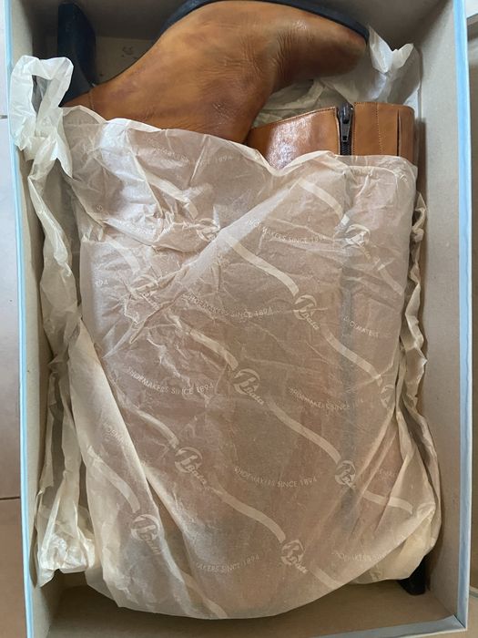 Botas castanhas de cano alto