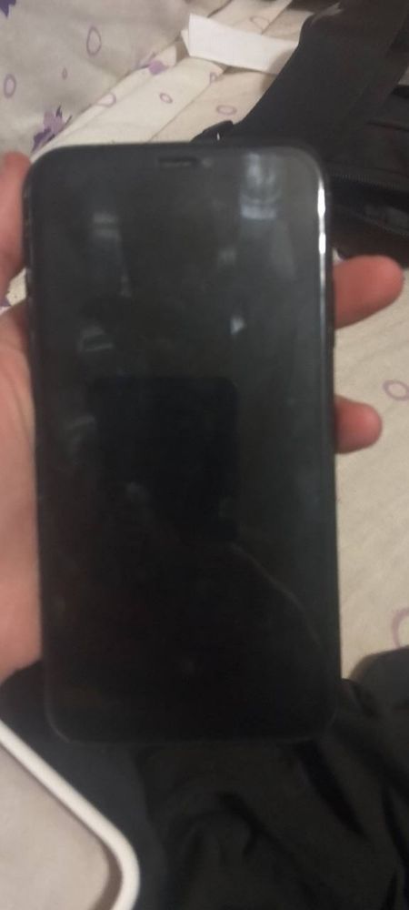 продам iPhone XR