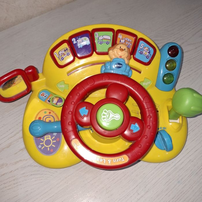 Продається іграшка руль, багато звуків та мелодій.