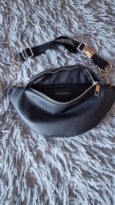 Saszetka nerka z imitacji skóry